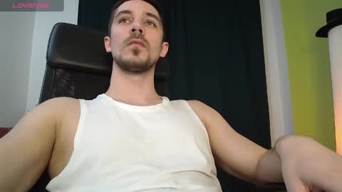 Snapshot of mrgreeneyes01 chatting on February 25, 9:58 pm juan luis online show from February 25, 9:58 pm