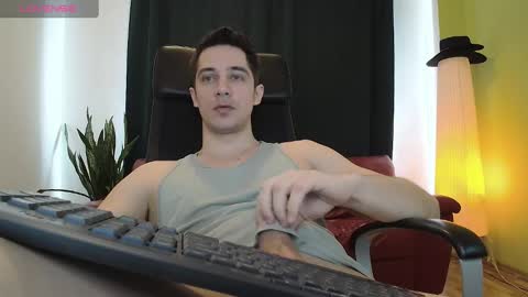 Snapshot of mrgreeneyes01 chatting on March 5, 8:10 am juan luis online show from March 5, 8:10 am