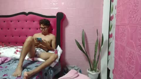 mrheartthief online show from July 3, 2:22 pm