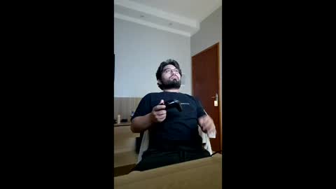 mrhorniee01 online show from February 19, 2:22 am