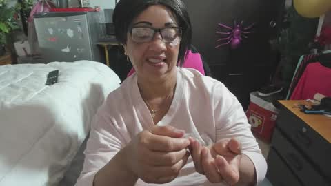 mrs_mommy online show from November 26, 6:59 pm