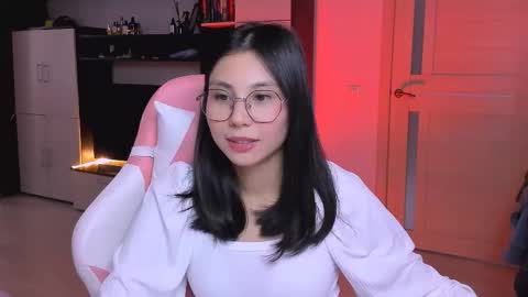 ms_emily_ online show from October 9, 12:32 pm