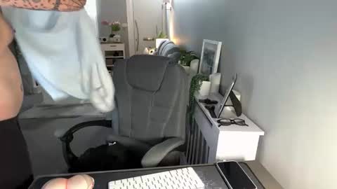 mtb1697 online show from March 31, 10:37 am