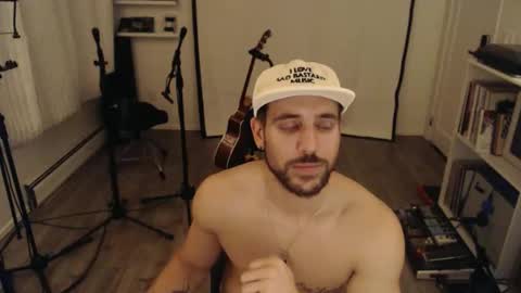 muchachote_ online show from December 20, 4:41 am