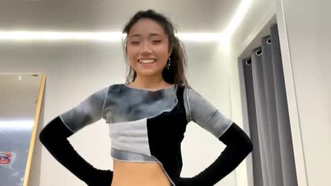 Mia online show from January 18, 7:28 am