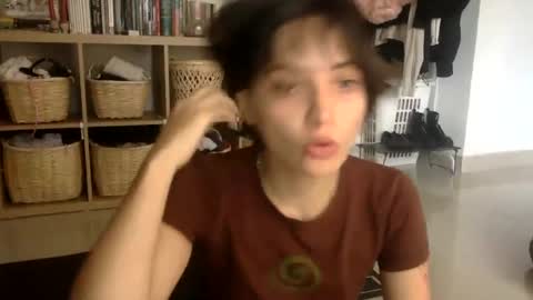 Snapshot of munchi_ chatting on December 4, 3:15 pm online show from December 4, 3:15 pm