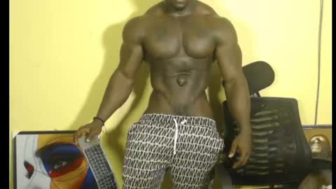 musclegod23 online show from February 13, 4:43 am