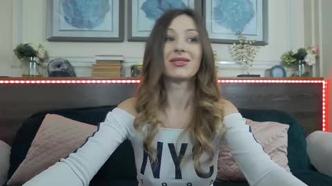 Luna  online show from February 3, 8:24 pm