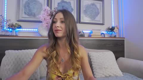 Luna  online show from September 14, 6:42 pm