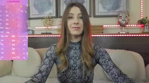 Luna  online show from November 9, 6:32 pm