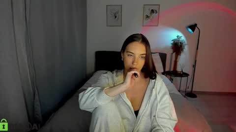 katie online show from December 19, 6:12 am