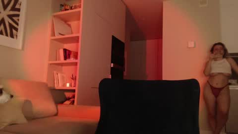 Hannah  welcome  online show from March 12, 6:11 pm