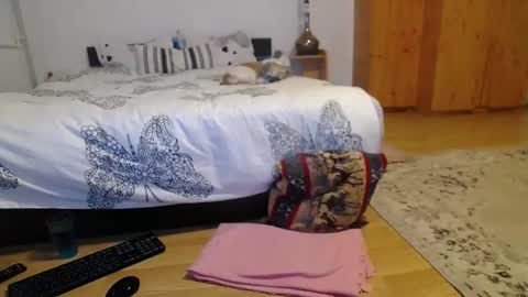 Mia kane online show from December 17, 4:43 pm