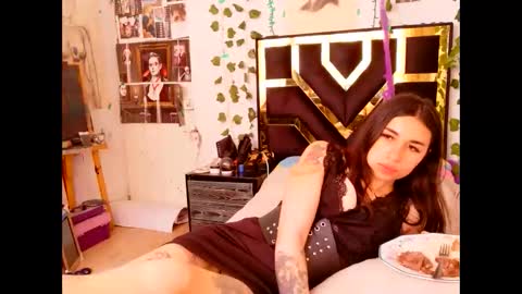 Snapshot of myagosling13 chatting on October 2, 7:56 pm miagosling NTMU Dont forget follow me online show from October 2, 7:56 pm