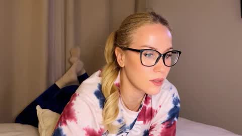 Mya-be Yours P online show from September 11, 8:54 pm