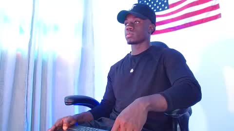 Mylo Wallace  online show from December 4, 8:41 pm