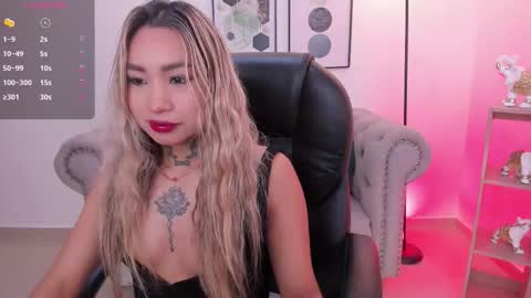 mystic_nova_ online show from March 17, 11:37 am