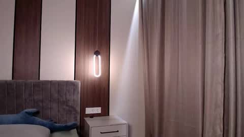 mysticsirenn online show from December 1, 3:32 pm