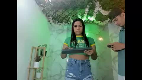 nahomi_hot2002 online show from April 27, 12:14 pm