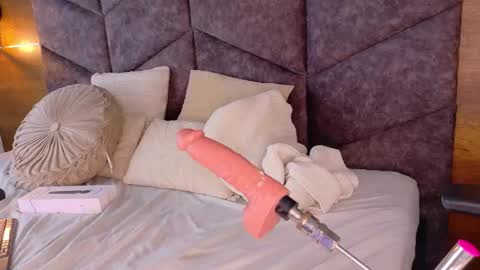  VICTORIA  online show from March 8, 2:15 am