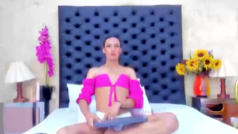 Snapshot of nahomiwhitel_ chatting on October 15, 6:53 pm Nahomi online show from October 15, 6:53 pm