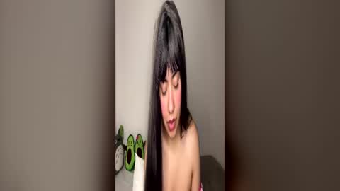 nahomy online show from June 23, 1:02 am