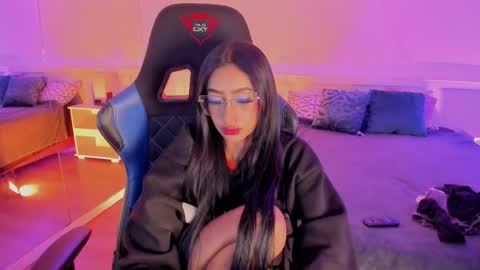 Nahomy  online show from January 14, 11:40 am