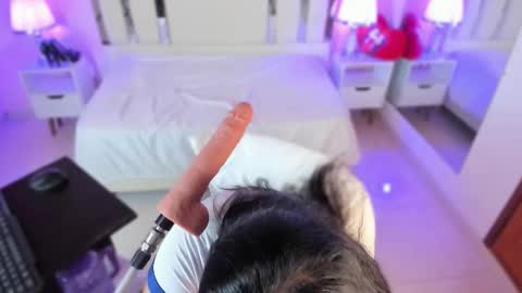 Nahomy Roberts online show from October 28, 12:50 pm