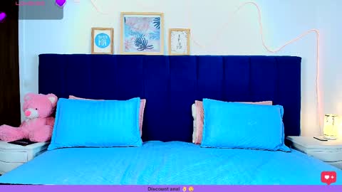 Naia online show from April 8, 7:50 pm