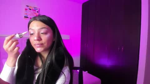 naiavoss online show from November 18, 12:19 pm