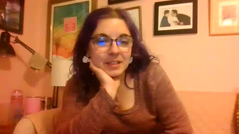 Snapshot of nakedcrafts chatting on January 19, 7:36 am Lizzy online show from January 19, 7:36 am