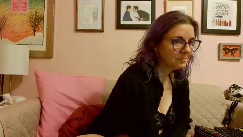 Snapshot of nakedcrafts chatting on March 8, 5:38 am Lizzy online show from March 8, 5:38 am