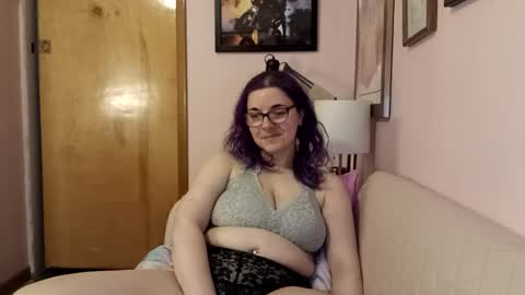 Snapshot of nakedcrafts chatting on January 20, 9:13 am Lizzy online show from January 20, 9:13 am