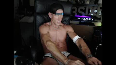 nakedoutsdeurwndw online show from July 5, 6:20 am