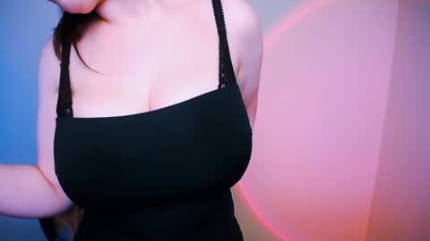 your candy  online show from December 17, 3:27 pm