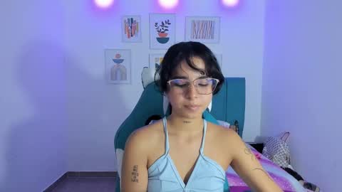 Snapshot of nanami_owo chatting on October 3, 2:53 am nanami_owo online show from October 3, 2:53 am