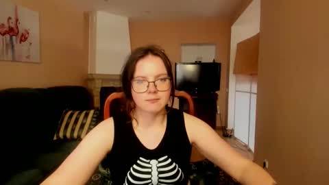 naomi_di online show from June 3, 7:22 am