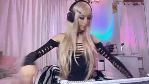  Naomi  online show from August 5, 11:18 am