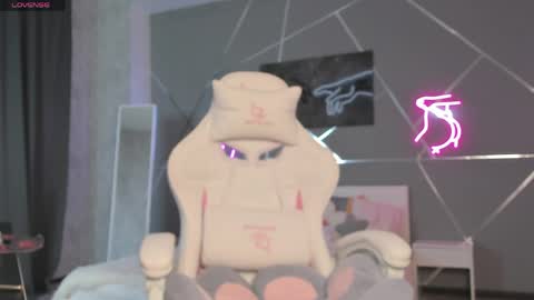 naomi_reiss online show from April 11, 1:43 am