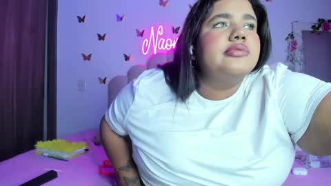 Snapshot of naomiasha_ chatting on September 12, 1:18 am online show from September 12, 1:18 am