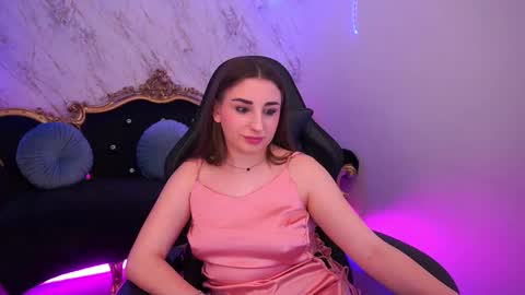 naomibaae online show from December 17, 11:33 pm