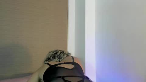 naomidawson online show from December 20, 1:45 am