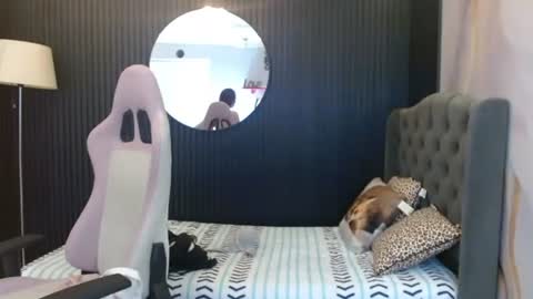 Naomis online show from June 16, 2:43 pm