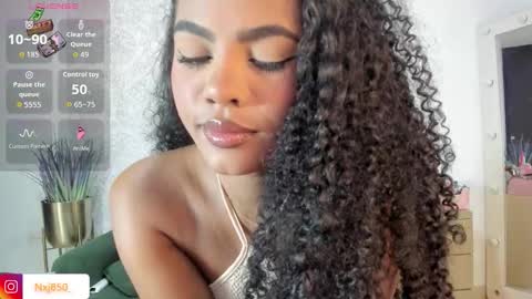 Snapshot of naomixjones1 chatting on October 18, 3:00 am Naomi online show from October 18, 3:00 am