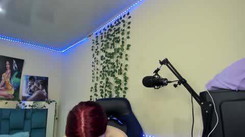 Snapshot of naomy777_ chatting on February 15, 11:36 pm naomy online show from February 15, 11:36 pm