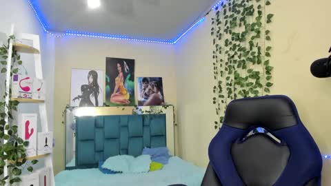 Snapshot of naomy777_ chatting on February 21, 3:12 am naomy online show from February 21, 3:12 am