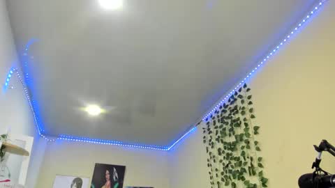 Snapshot of naomy777_ chatting on February 16, 7:16 pm naomy online show from February 16, 7:16 pm
