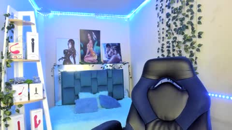 Snapshot of naomy777_ chatting on February 7, 12:31 am naomy online show from February 7, 12:31 am
