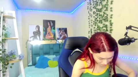 Snapshot of naomy777_ chatting on February 21, 7:43 pm naomy online show from February 21, 7:43 pm