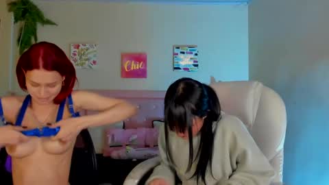 Snapshot of naomy777_ chatting on February 15, 3:39 pm naomy online show from February 15, 3:39 pm